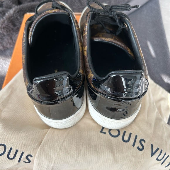 Front row Louis Vuitton sneaker - Picture 3 of 4